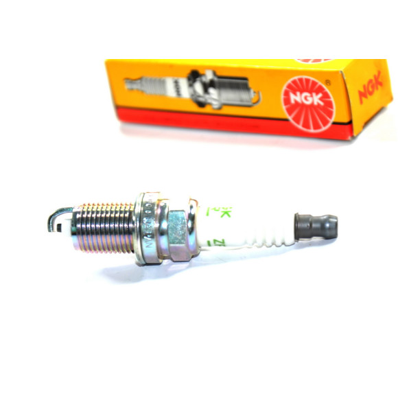 Świeca zapłonowa BMW E30 E31 E32 E34 518i M40 316i 318i 750i 850Ci M70 - 12129061870