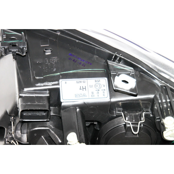 Reflektor prawy BMW E90 E91 316 318 320 323 325 328 330 335 - 63116942748