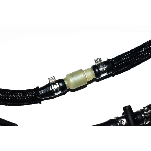 Przewód przelewowy paliwa BMW E60 E61 E63 E64 E65 E70 X5 E71 X6 E83 X3 E90 E91 E92 E93 - 13537799869