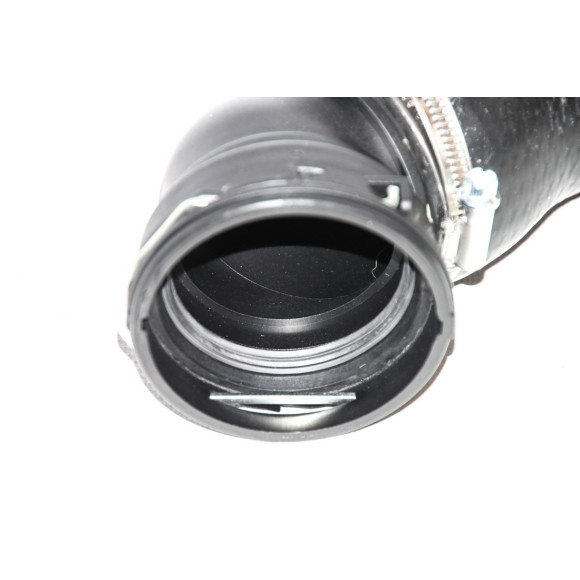 Przewód powietrza doładowującego z plastikowym kołnierzem BMW E60 E61 525d 530d 525xd 530xd - 11617799401