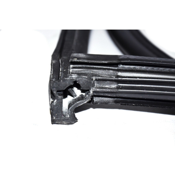 Uszczelka drzwi lewa BMW E24 628CSi 630CSI 633CSi 635CSi M635CSi M6 - 51211861501