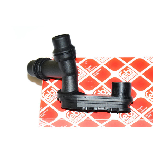 Króciec płynu chłodzącego BMW E46 316 318 320 323 325 328 330 - 17111707817