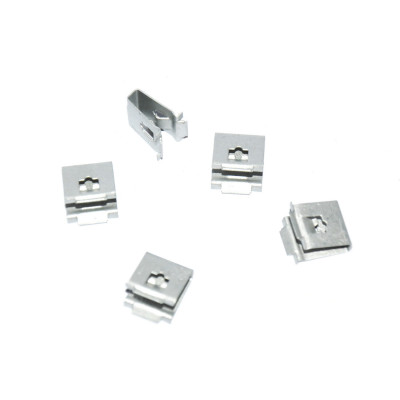 Blaszka zacisk wtykowy BMW E30 E31 E32 E34 E36 E39 E46 E60 E61 E70 X5 E71 X6 E83 X3 F07 F15 F16 F25 F26 F31 F36 MINI G32  - 5143