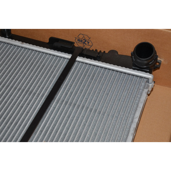 Chłodnica wody BMW F20 F21 F22 F23 F30 F31 F33 F34 F36  - 17118672102