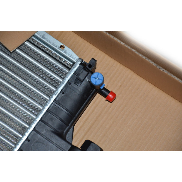 Chłodnica wody BMW E39 520i 523i 528i prod do 09.1998r z klimatyzacją - 17111740699