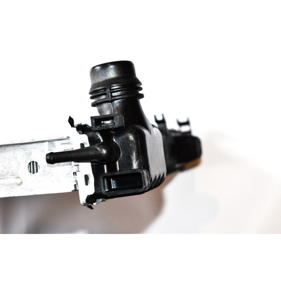 Chłodnica wody BMW E38 E39 728i 520i 523i 528i 535i 540i prod. po 09.1998r. - 17111436060