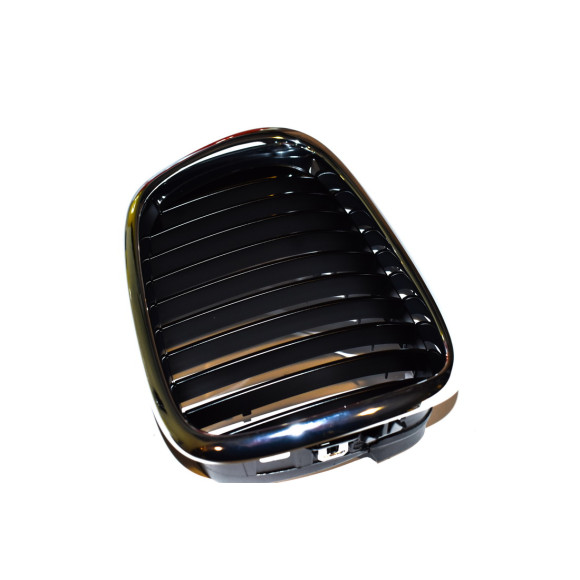 Atrapa E39 prawa 520 525 528 530 - 51137005838