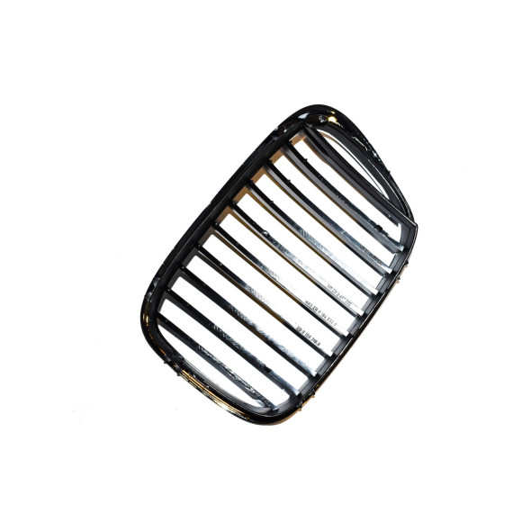 Atrapa E39 prawa 520 525 528 530 - 51137005838