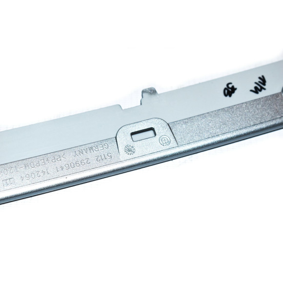 Listwa ozdobna środkowa BMW E84 X1 16d 18dX 18d 18i 20iX 20d 20i 23dX 25iX 28iX 28i 35iX - 51112990641