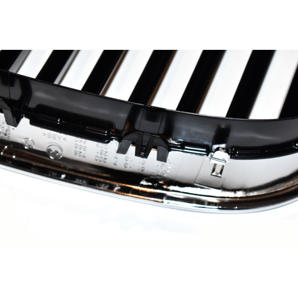 Nerka atrapa przód prawa BMW F10 F11 520 523 525 528 530 535 550 prod. do 2013-07 - 51137203650