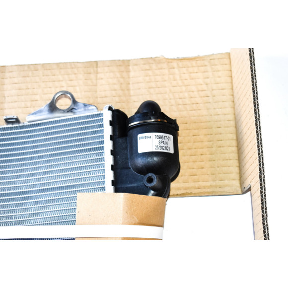 Chłodnica wody BMW K40 K44 K1200S K1300S K1200GT K1300GT - 17117699517