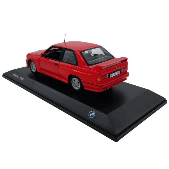 Miniatura BMW M3 E30 Red 1987 1:18 prezent - 80435A5D018