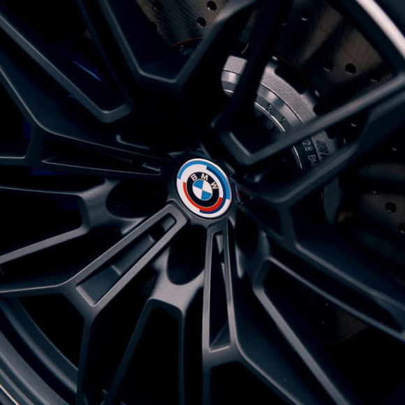 Dekielki kołpaczki kół 56 mm BMW 50 Jahre Zestaw G20 G30 G01 G05 G07 - 36125A57484