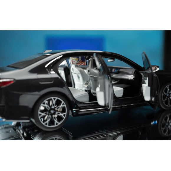 Miniatura BMW i7 (G70) 1:18 - 80435A8F295