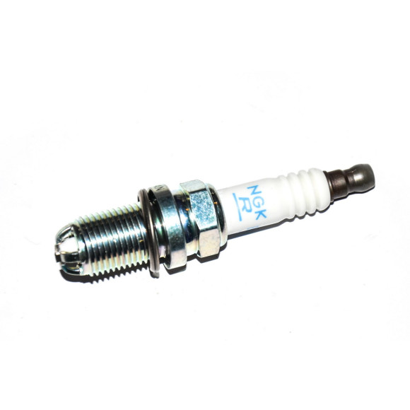 Świeca zapłonowa BMW E38 E39 E46 E60 E65 316 318 520 523 525 528 730 740 - 12120037607