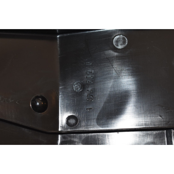 Osłona wnęki koła przód prawa BMW E28 518 520 524 525 528 533 535 M5 - 51711874602