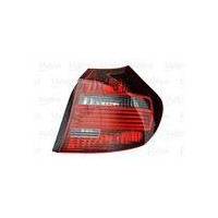 LAMPA TYLNA BMW 1  03.07-06.11 LE